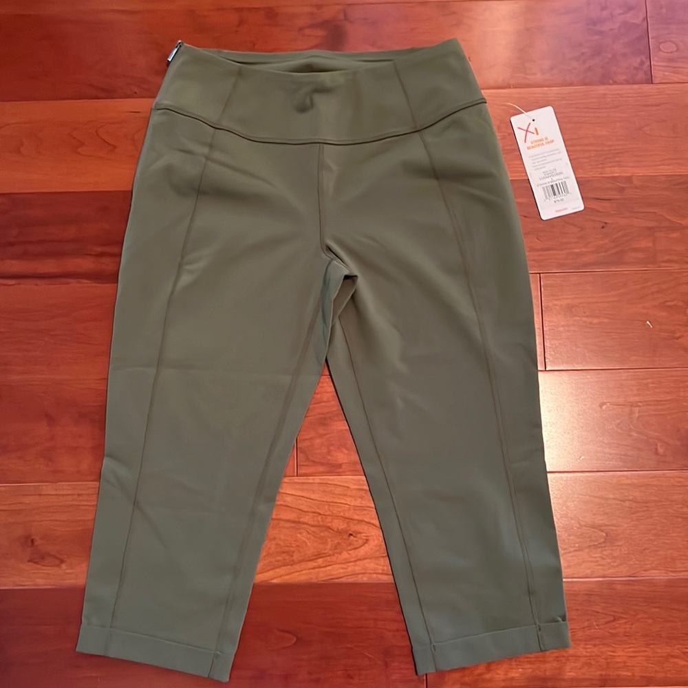 NWT Lucy Capri Pants
